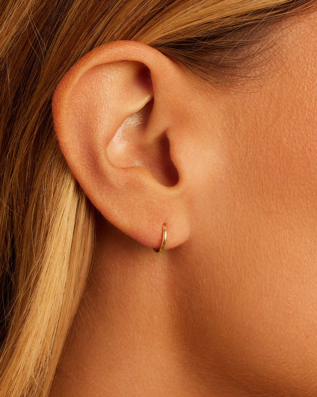 Alternative view of 14k Gold Classic Single Huggie