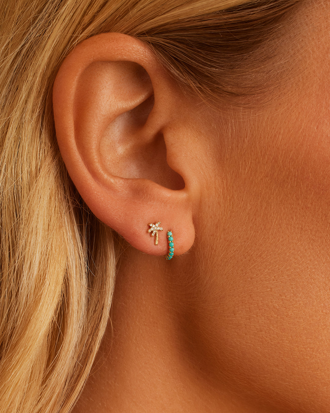 Alternative view of Turquoise Row Huggies