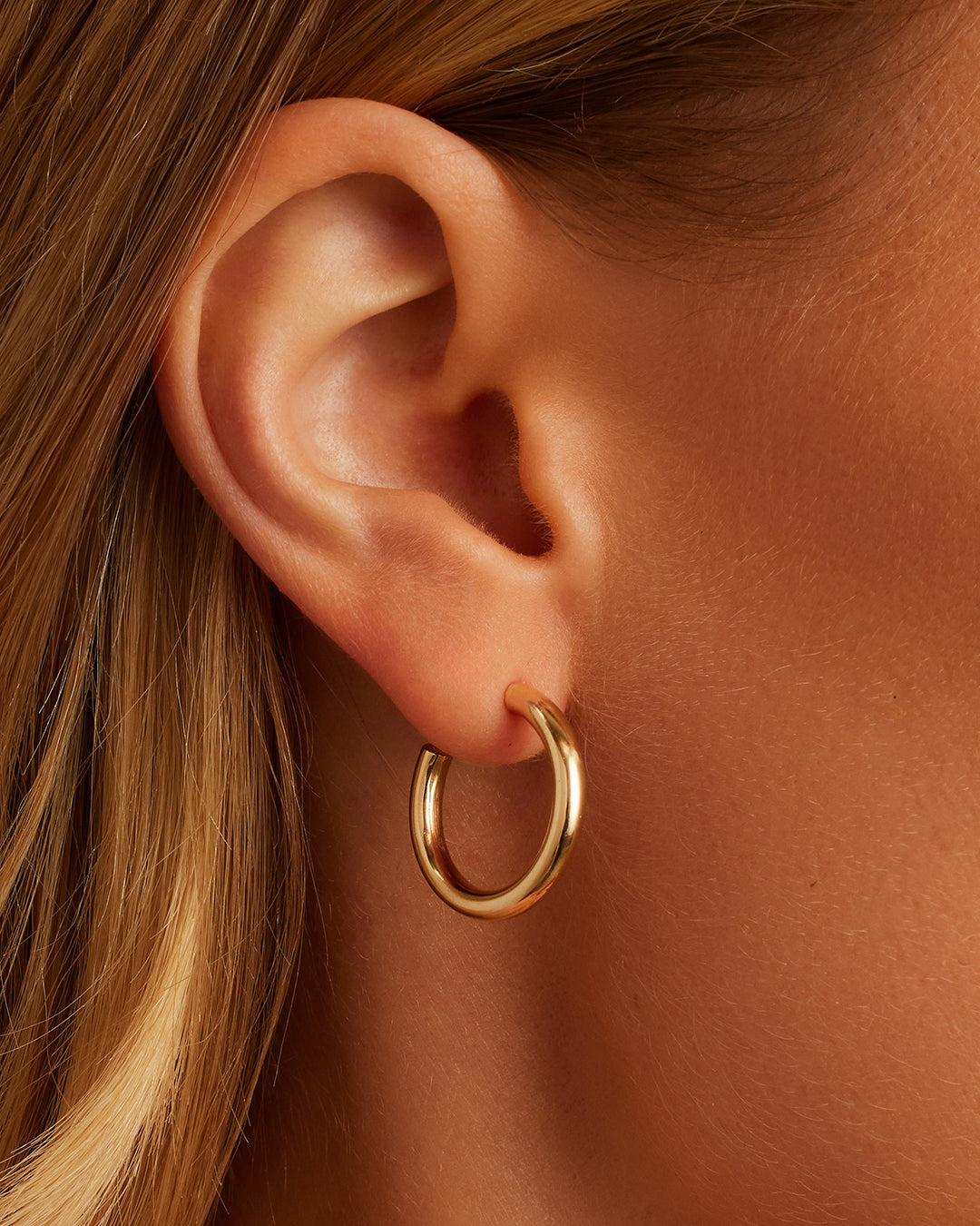 Alternative view of 14k Gold Carter Single Hoop
