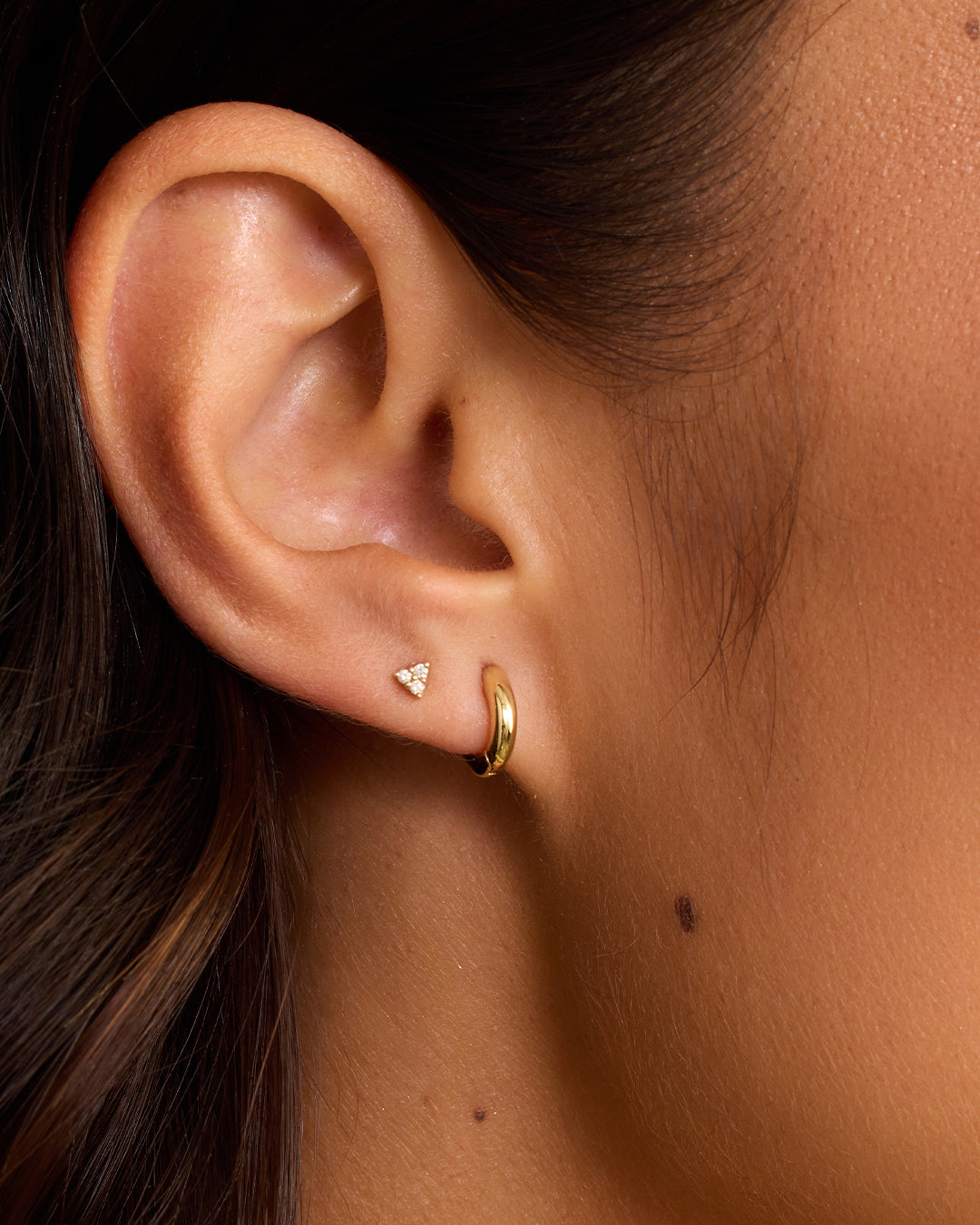 Alternative view of Lou Single Huggie