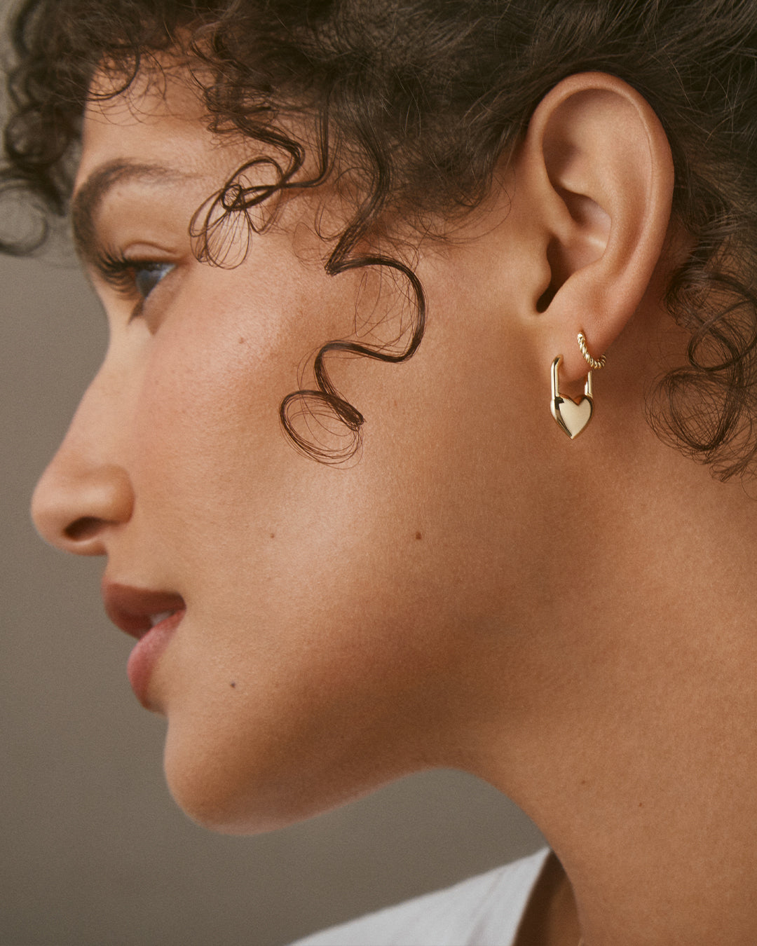 Alternative view of Heart Padlock Huggies