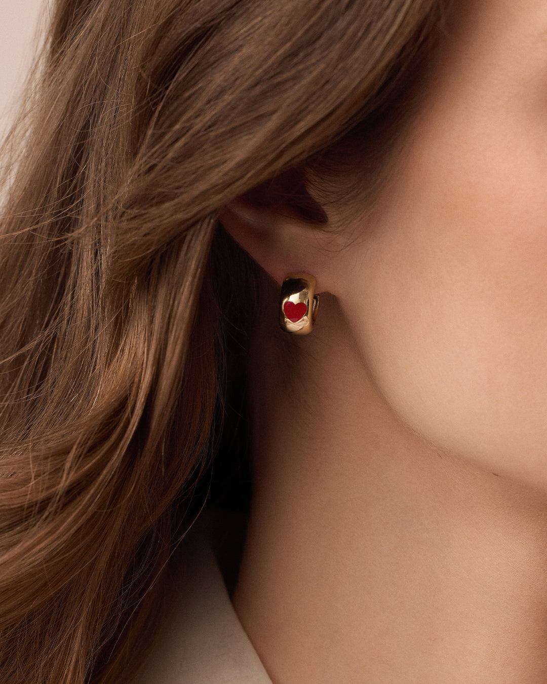 Alternative view of Amour Helium Heart Huggies