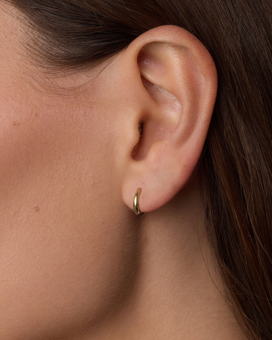 Alternative view of 14k Gold Everyday Oval Huggies