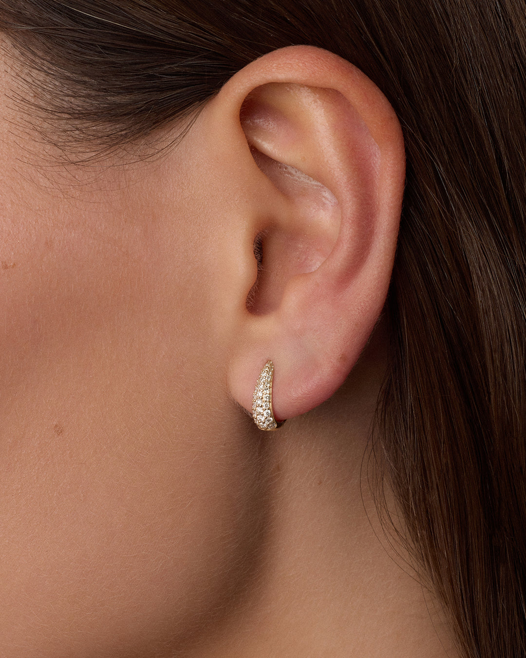 Alternative view of Diamond Banks Single Huggie